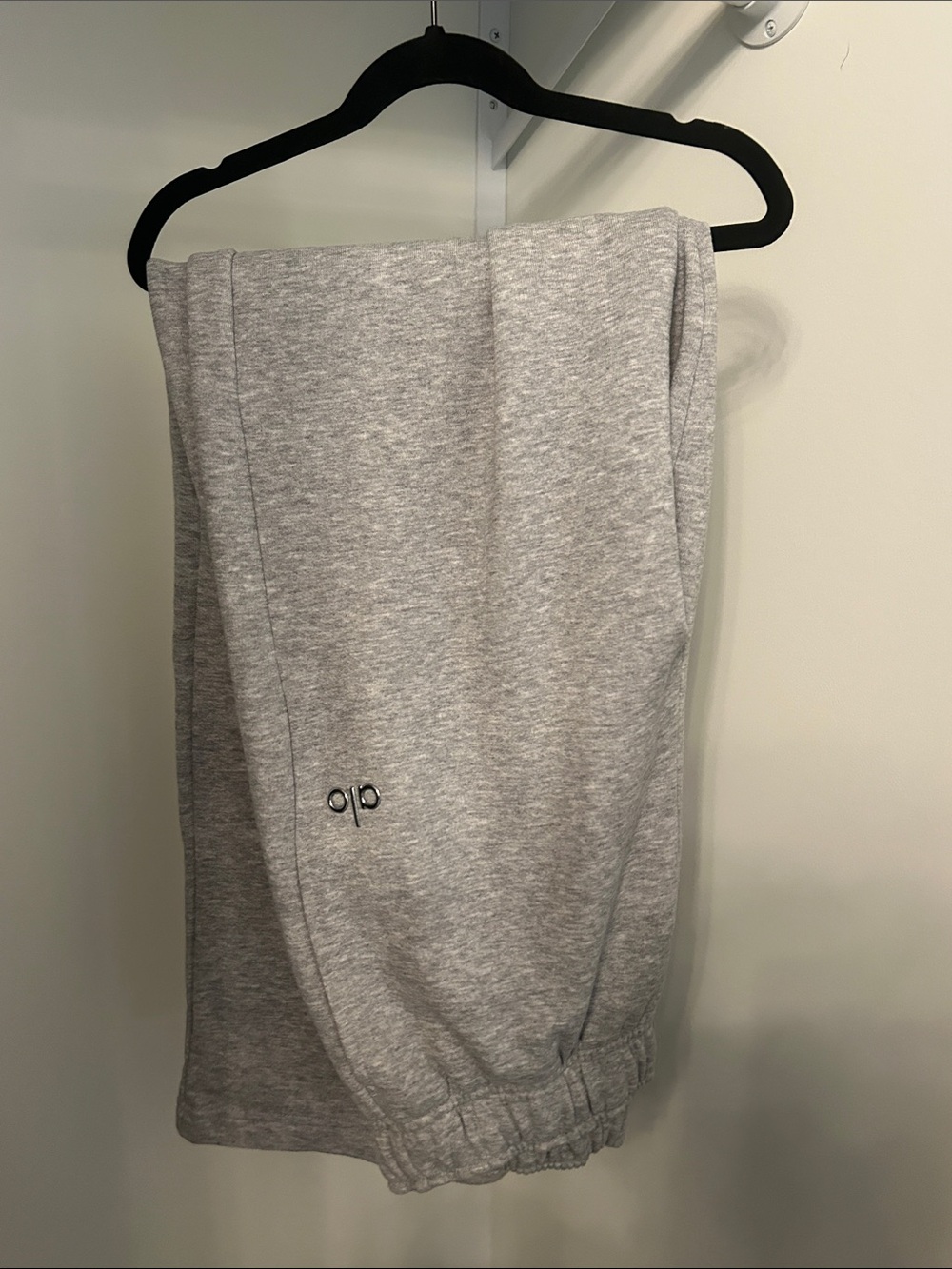 ALO Yoga Heather Gray Track Joggers - Picture 1 of 4